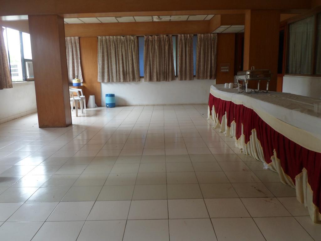 Hotel Rajdeep Inn アーメダバード エクステリア 写真