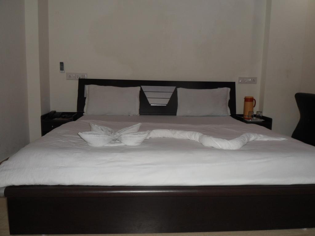 Hotel Rajdeep Inn アーメダバード エクステリア 写真