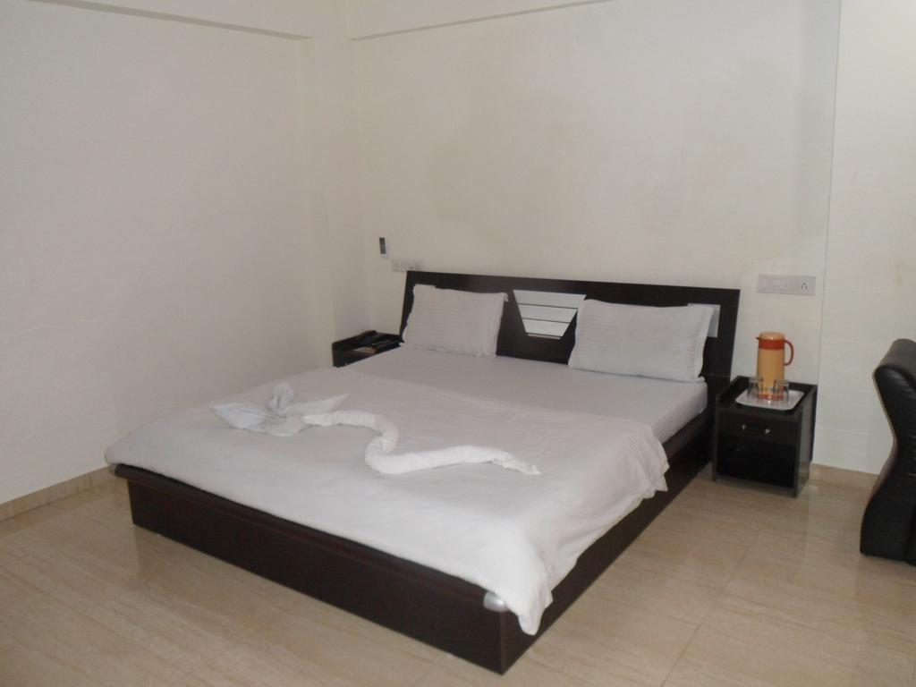 Hotel Rajdeep Inn アーメダバード エクステリア 写真