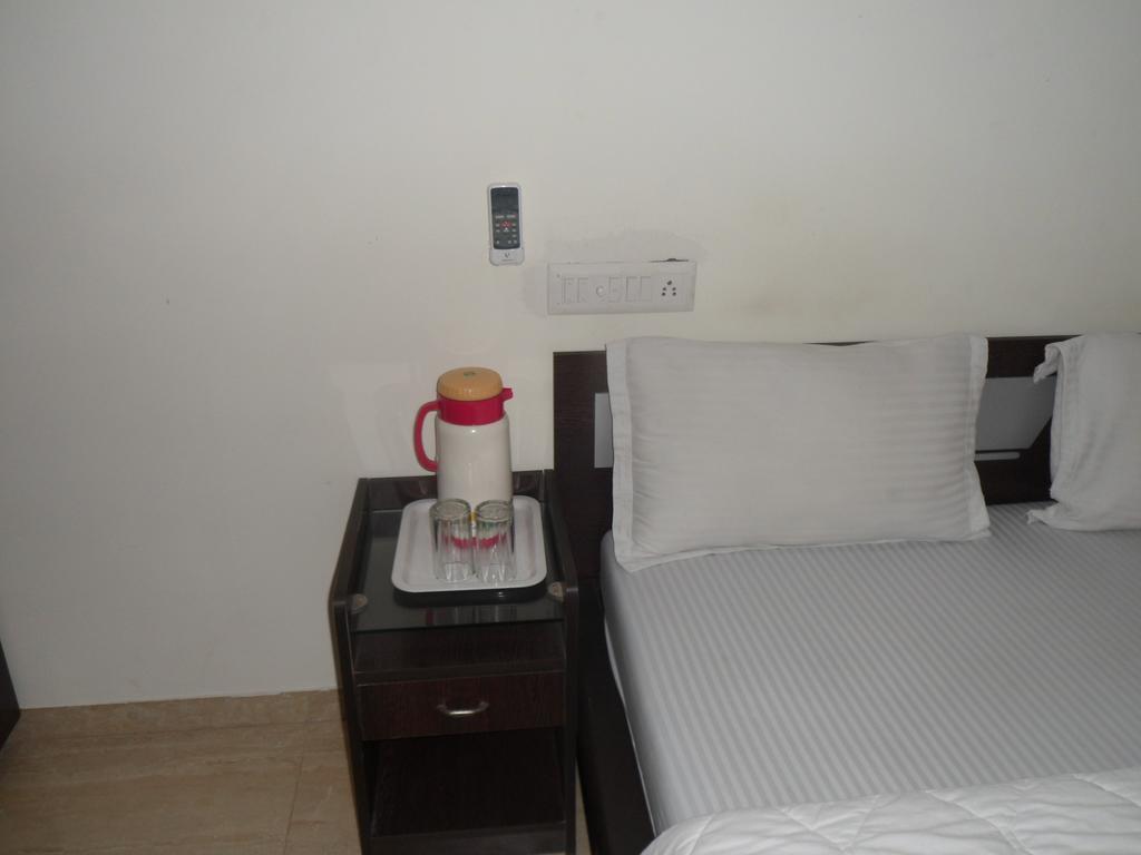 Hotel Rajdeep Inn アーメダバード エクステリア 写真