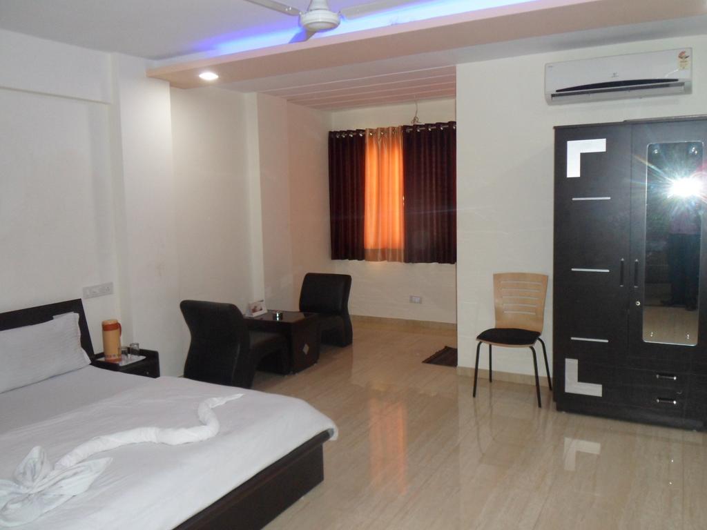 Hotel Rajdeep Inn アーメダバード エクステリア 写真