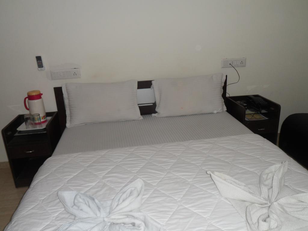 Hotel Rajdeep Inn アーメダバード エクステリア 写真