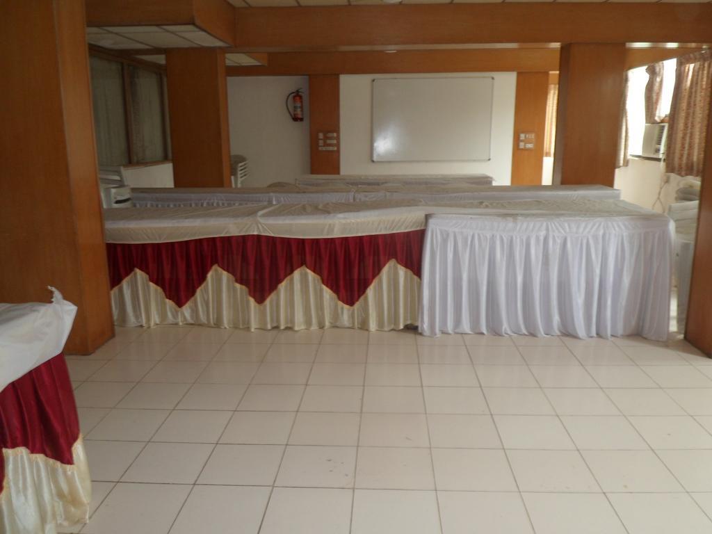 Hotel Rajdeep Inn アーメダバード エクステリア 写真
